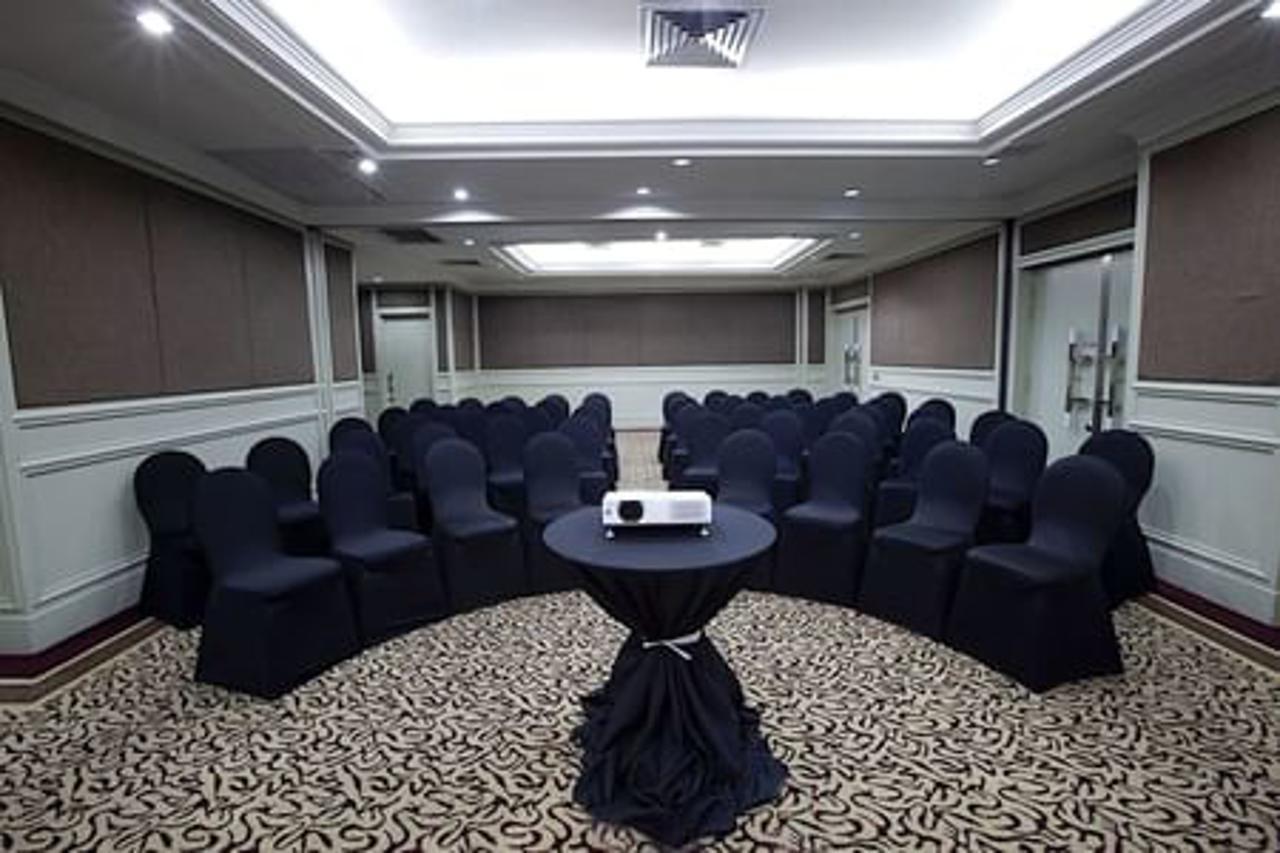 Thistle Hotel 5*