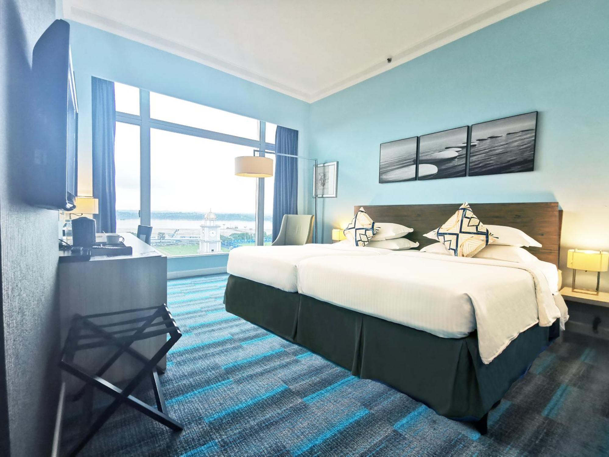 Thistle Hotel 5*