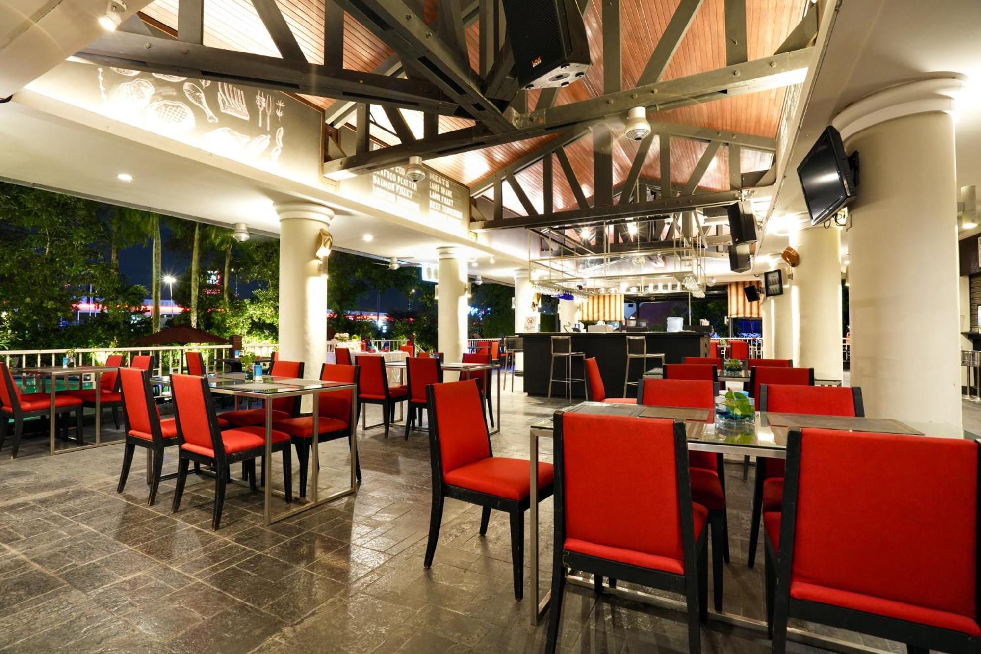 Thistle Hotel 5*