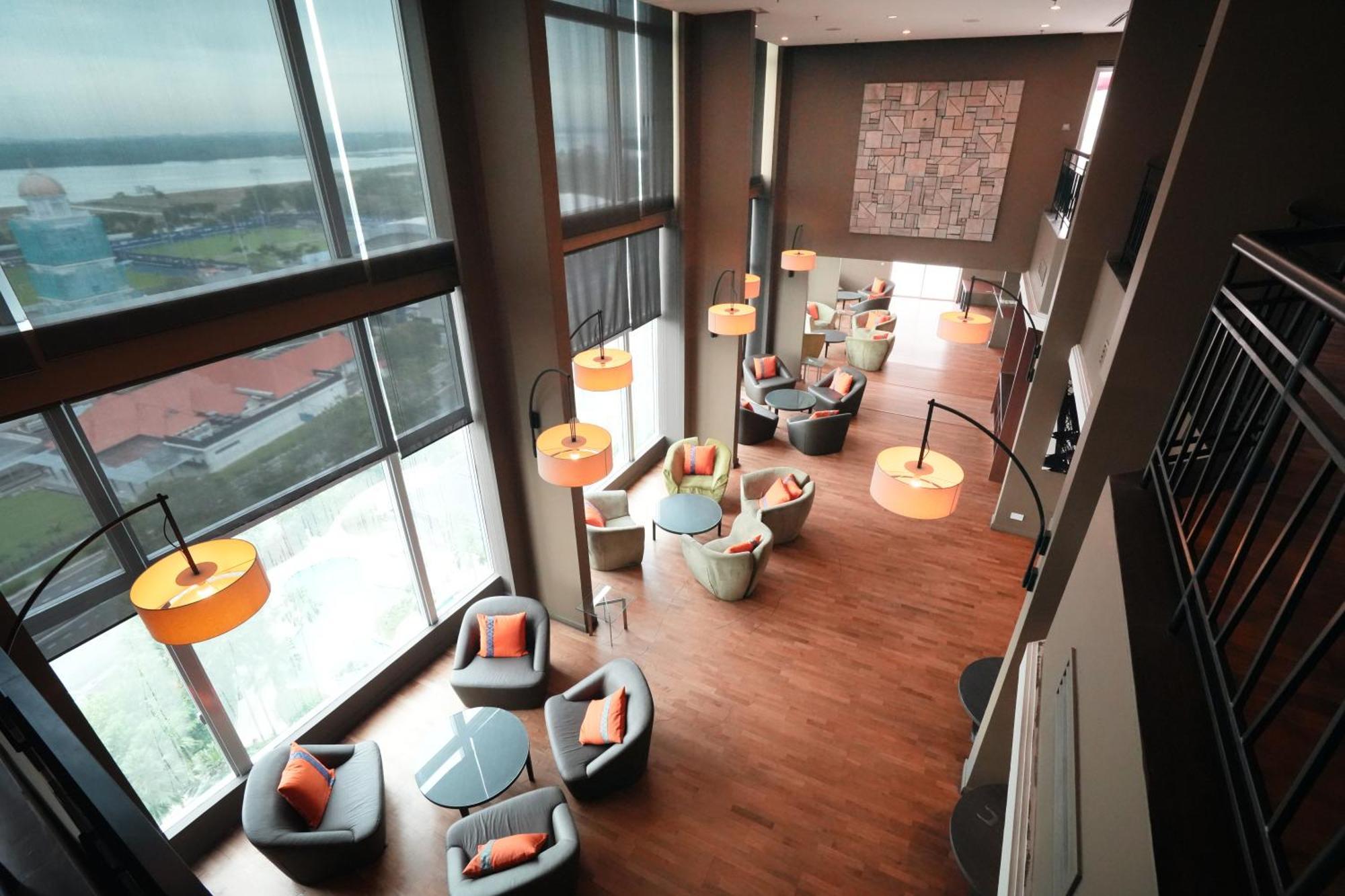 Thistle Hotel 5*